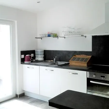 Maison De 2 Chambres Avec Piscine Partagee Et Jardin Clos A A 5 Km De La Plage Ferienhaus