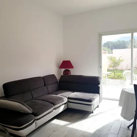 Maison De 2 Chambres Avec Piscine Partagee Et Jardin Clos A A 5 Km De La Plage Ferienhaus
